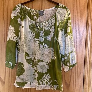 Ann Taylor green and cream crepe fabric flowy tunic in size 12.